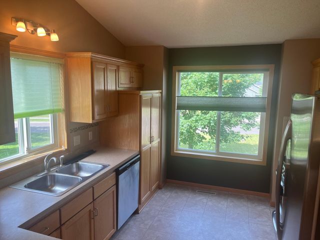 7776 Large Avenue NE, Albertville, MN 55301