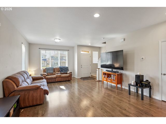 7310 Nw BRUGGER Rd, Portland, OR 97229