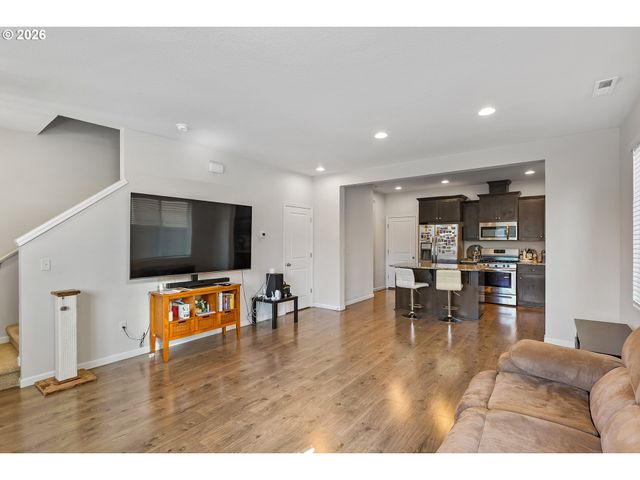 7310 Nw BRUGGER Rd, Portland, OR 97229