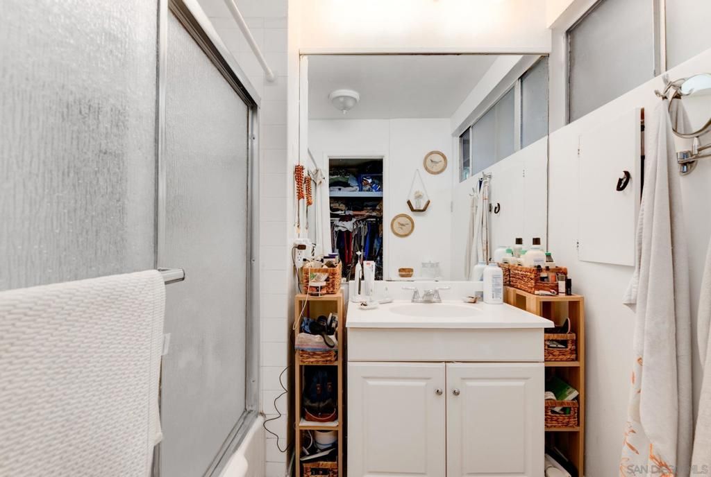 Image 14 of property listing at 221 23 Ardys Pl, Vista, CA 92084