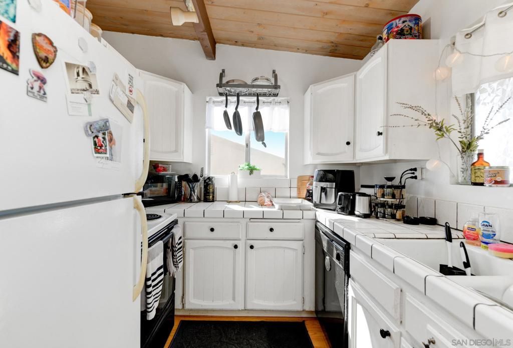 Image 25 of property listing at 221 23 Ardys Pl, Vista, CA 92084