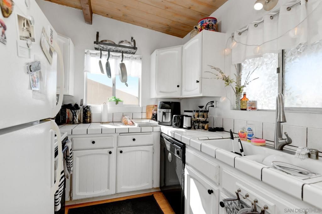 Image 26 of property listing at 221 23 Ardys Pl, Vista, CA 92084