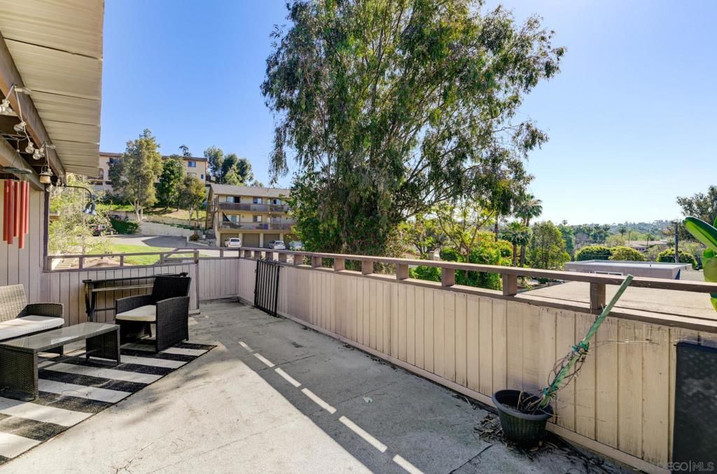 Image 38 of property listing at 221 23 Ardys Pl, Vista, CA 92084