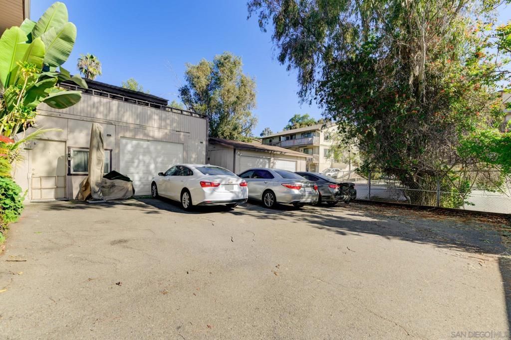 Image 42 of property listing at 221 23 Ardys Pl, Vista, CA 92084