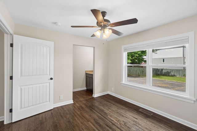 307 24th St, Old Hickory, TN 37138