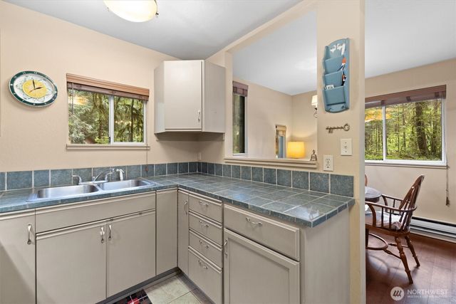 6989 Snoqualmie Place, Glacier, WA 98244