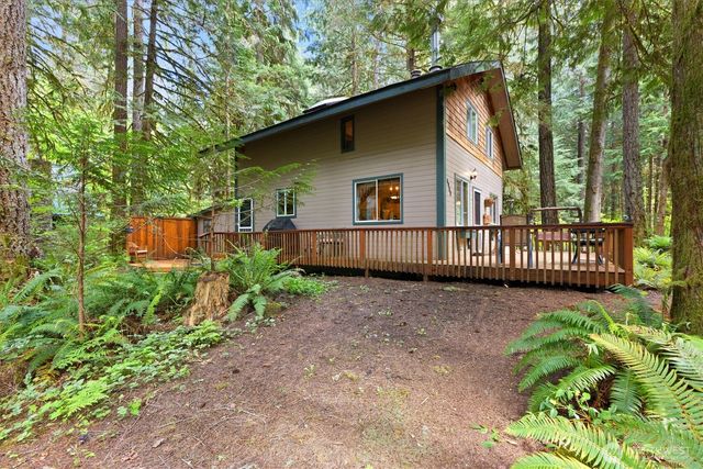 6989 Snoqualmie Place, Glacier, WA 98244