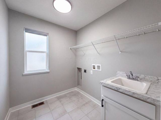 1601 Cromwill Loop, Delaware, OH 43015