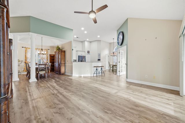 4811 Seabreeze Ln., Myrtle Beach, SC 29579