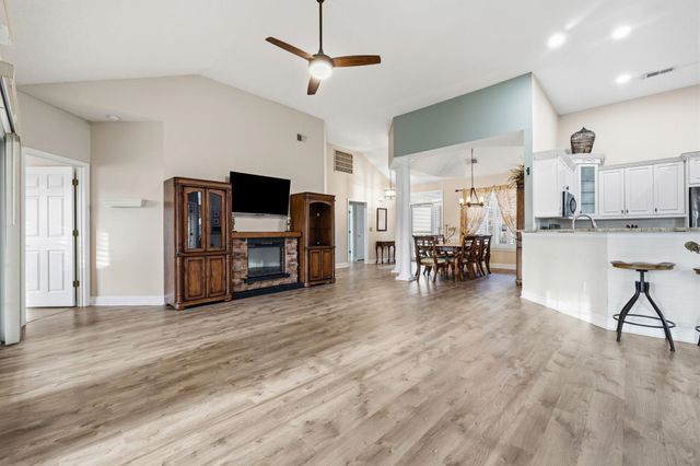 4811 Seabreeze Ln., Myrtle Beach, SC 29579