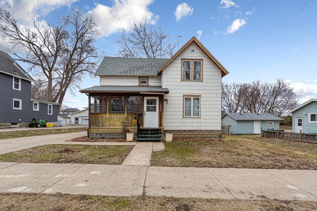 1022 3rd Avenue NW, Faribault, MN 55021