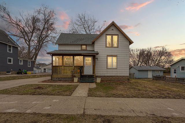 1022 3rd Avenue NW, Faribault, MN 55021
