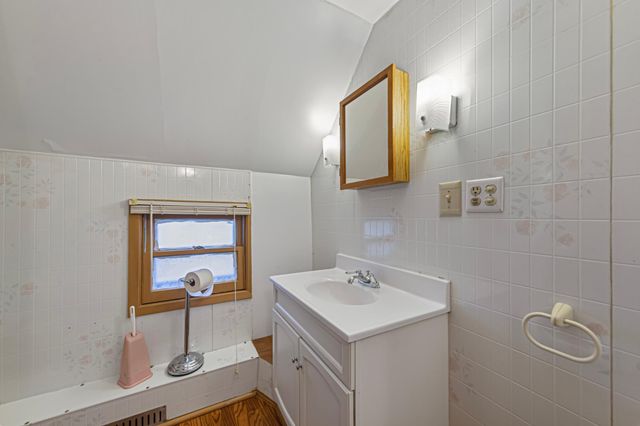 1022 3rd Avenue NW, Faribault, MN 55021