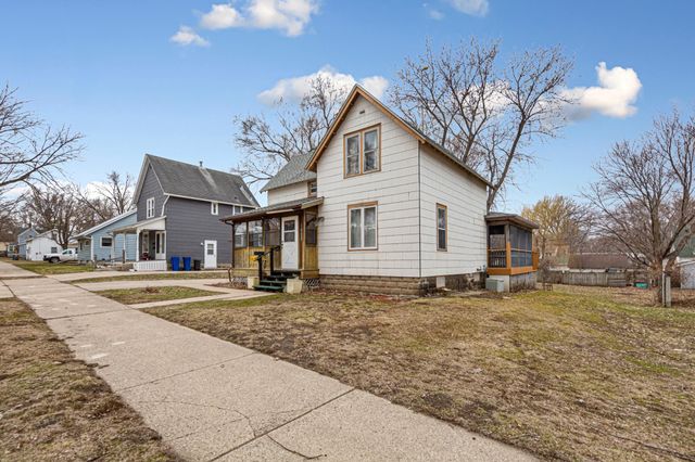 1022 3rd Avenue NW, Faribault, MN 55021