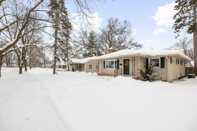 633 W Twelfth Street, Traverse City, MI 49684