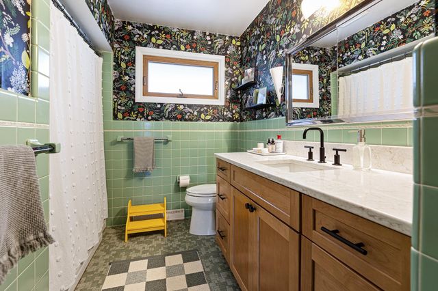 633 W Twelfth Street, Traverse City, MI 49684