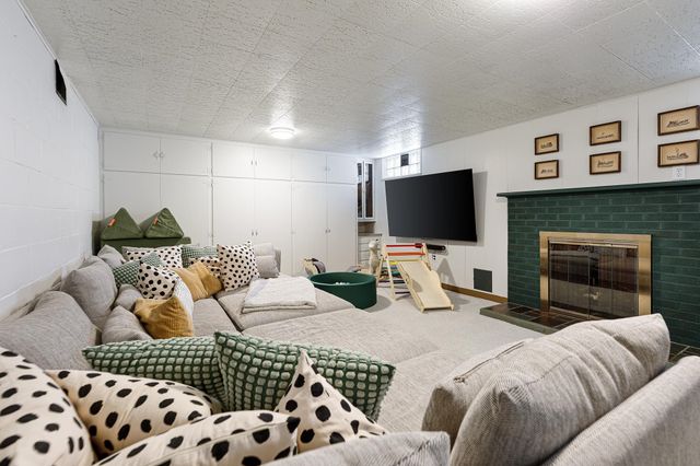 633 W Twelfth Street, Traverse City, MI 49684