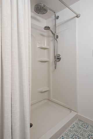 633 W Twelfth Street, Traverse City, MI 49684