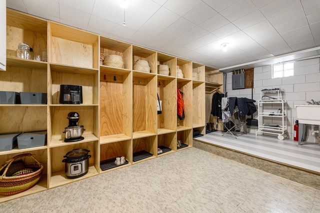 633 W Twelfth Street, Traverse City, MI 49684