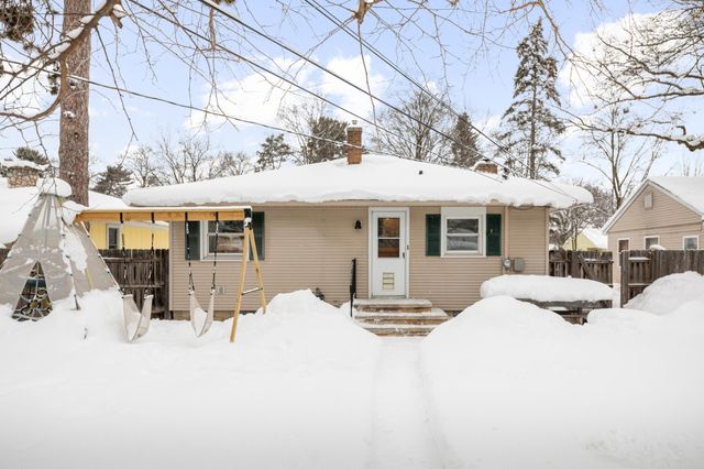 633 W Twelfth Street, Traverse City, MI 49684