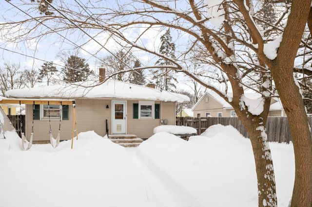 633 W Twelfth Street, Traverse City, MI 49684