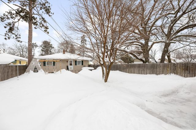 633 W Twelfth Street, Traverse City, MI 49684