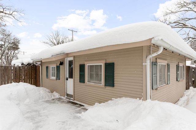 633 W Twelfth Street, Traverse City, MI 49684