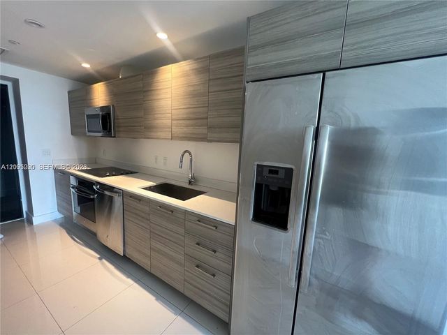 121 NE 34 St 2215, Miami, FL 33137