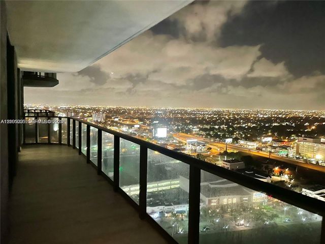121 NE 34 St 2215, Miami, FL 33137