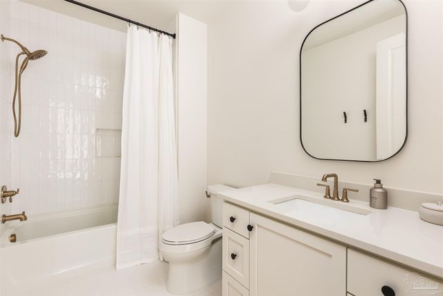 5677 Highland Lake Dr, Milton, FL 32583