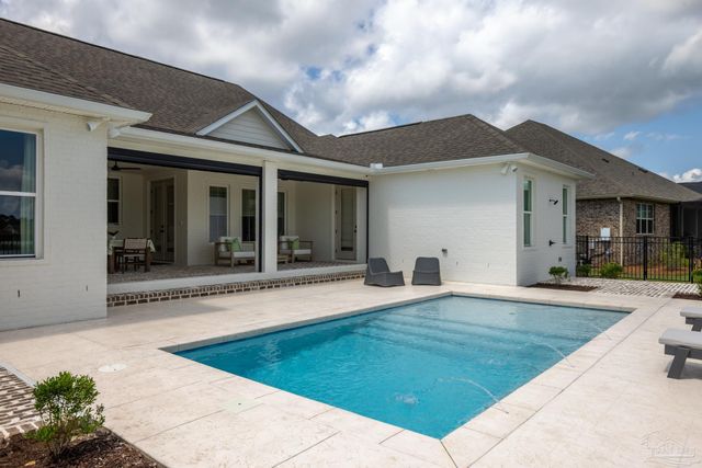 5677 Highland Lake Dr, Milton, FL 32583