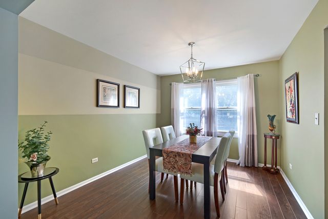 654 Matthew Lane, Carol Stream, IL 60188