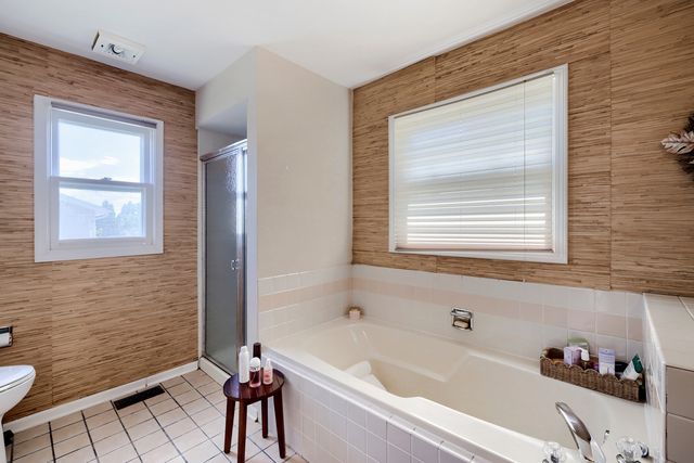 654 Matthew Lane, Carol Stream, IL 60188