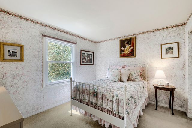 654 Matthew Lane, Carol Stream, IL 60188