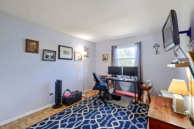 654 Matthew Lane, Carol Stream, IL 60188