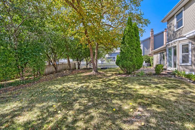 654 Matthew Lane, Carol Stream, IL 60188