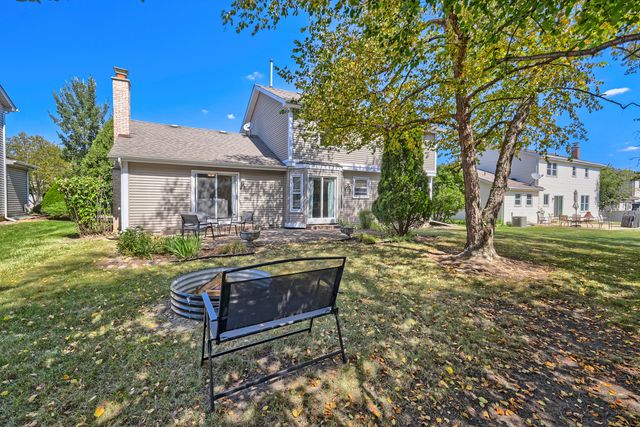654 Matthew Lane, Carol Stream, IL 60188
