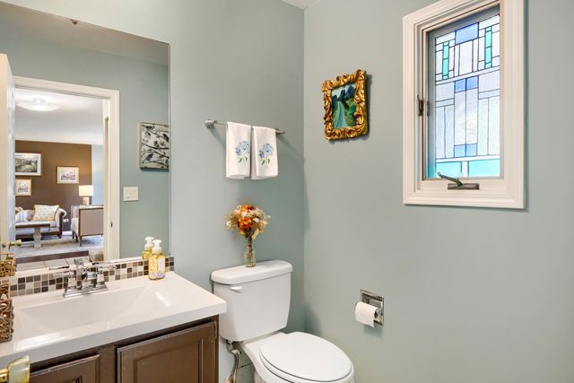 654 Matthew Lane, Carol Stream, IL 60188