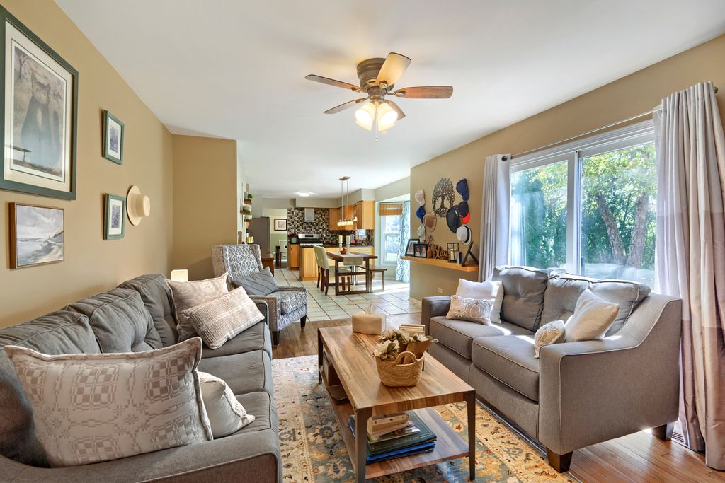 654 Matthew Lane, Carol Stream, IL 60188 — photo 3