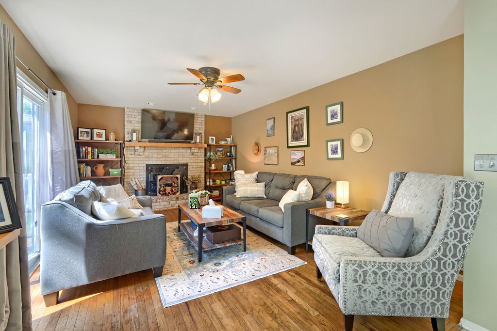 654 Matthew Lane, Carol Stream, IL 60188 — photo 4