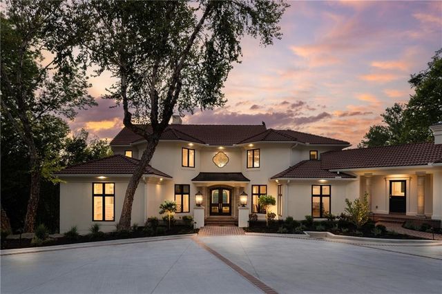 17040 S Highland Ridge Drive, Loch Lloyd, MO 64012