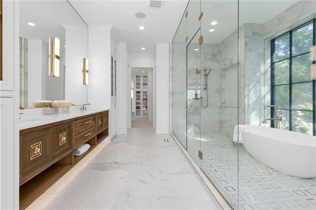 17040 S Highland Ridge Drive, Loch Lloyd, MO 64012