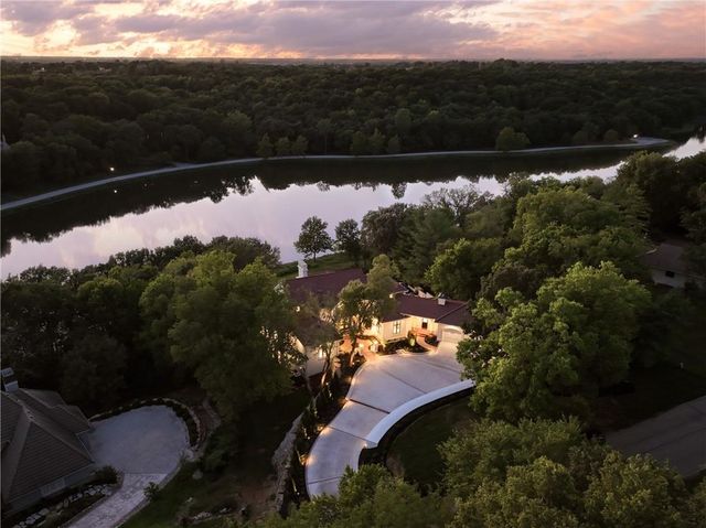 17040 S Highland Ridge Drive, Loch Lloyd, MO 64012