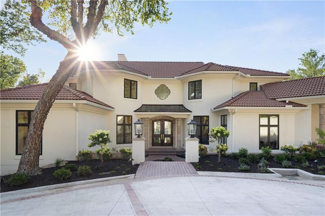 17040 S Highland Ridge Drive, Loch Lloyd, MO 64012