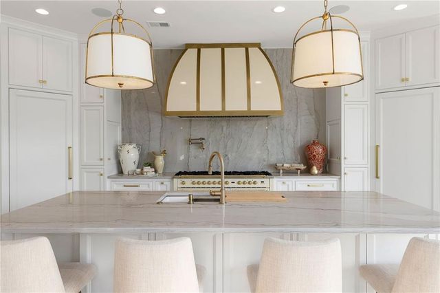 17040 S Highland Ridge Drive, Loch Lloyd, MO 64012