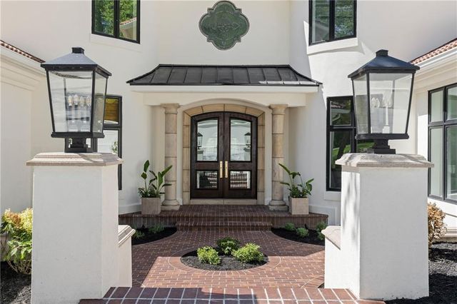 17040 S Highland Ridge Drive, Loch Lloyd, MO 64012