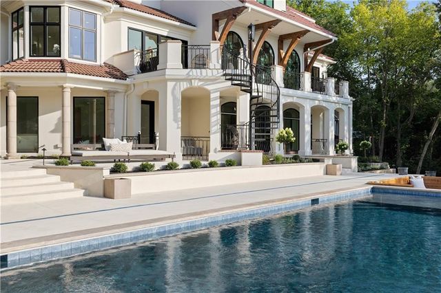 17040 S Highland Ridge Drive, Loch Lloyd, MO 64012