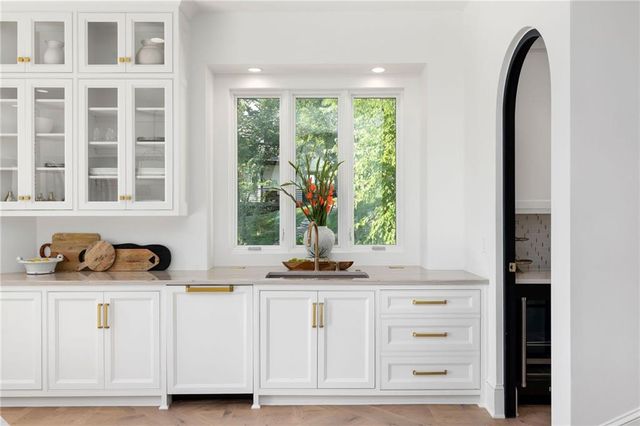 17040 S Highland Ridge Drive, Loch Lloyd, MO 64012