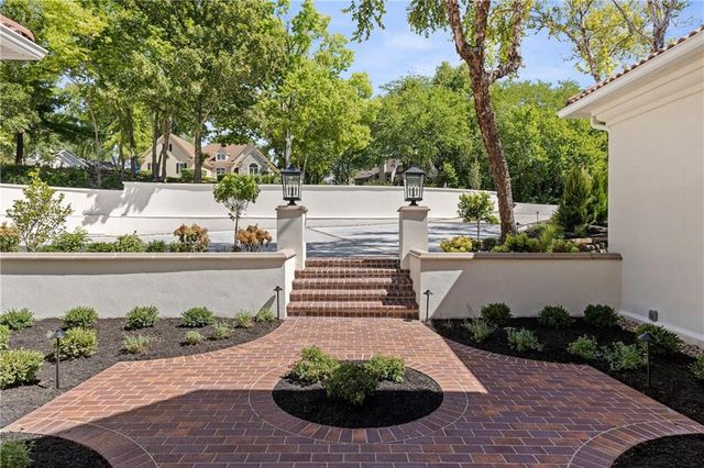 17040 S Highland Ridge Drive, Loch Lloyd, MO 64012