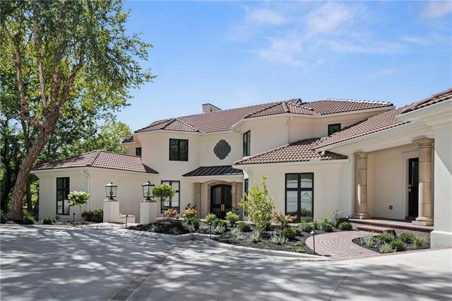 17040 S Highland Ridge Drive, Loch Lloyd, MO 64012